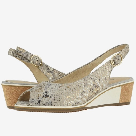 NEW Vaneli Baise Peep Toe Low Wedges - Picture 1 of 7